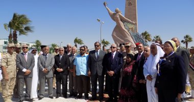 بالفيديو..محافظ جنوب سيناء يضع إكليل زهور على النصب التذكارى للجندى المجهول
