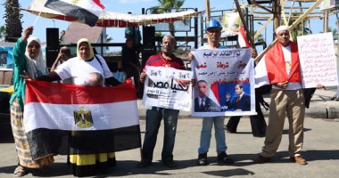 بالصور.. متظاهرو القائد إبراهيم يحتفلون بعيد ميلاد الرئيس