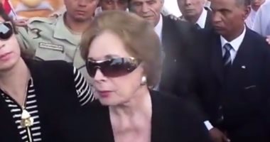 سلامتك يا أم الأبطال.. عفت السادات يكشف تفاصيل الحالة الصحية لجيهان السادات