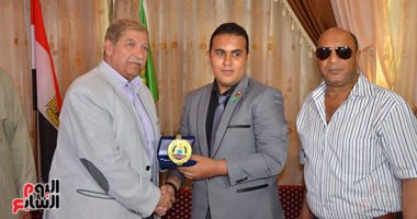  بالصور ..محافظ الإسماعيلية ومدير الأمن يكرمان أبطال حرب أكتوبر