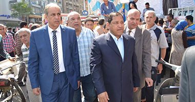 بالصور.. محافظ الغربية يتفقد سيارات بيع السلع الغذائية بطنطا
