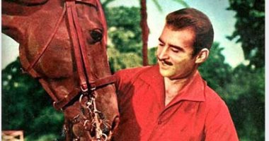 شارك فى الحرب العالمية وابنه قتل صديقه.. مالا تعرفه عن فارس السينما أحمد مظهر