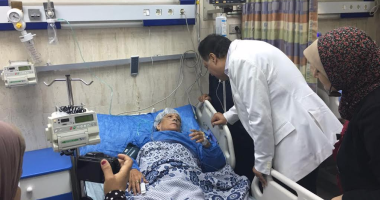 وزير الصحة يصرف شهرا مكافأة للعاملين بمستشفى الطور العام لحسن سير العمل