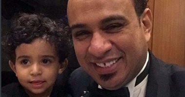 محمود الليثى ينشر صورة مع ابنه على "إنستجرام"