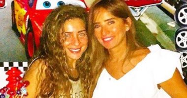 زينة تهنئ مى عز الدين بعيد ميلادها بصورة تجمعهما