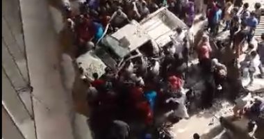 ننشر أول فيديو لحادث انقلاب سيارة من أعلى محور صفط اللبن