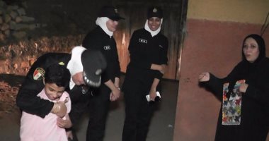 الشرطة فى خدمة الشعب..ضابطات يعدن تلميذا لأسرته بعد 3 ساعات بحثا عن منزله