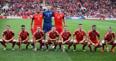 تصفيات المونديال.. منتخب ويلز يثير الجدل بالصور التذكارية