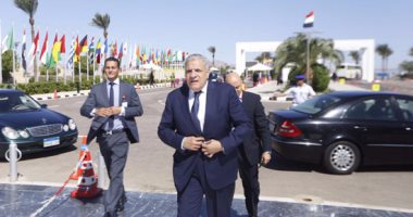 بالفيديو.. وصول محلب وفايزة أبو النجا قاعة المؤتمرات بشرم الشيخ