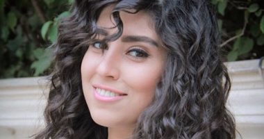 آيتن عامر تشارك متابعيها بصورة من غير مكياج في الحجر المنزلى 