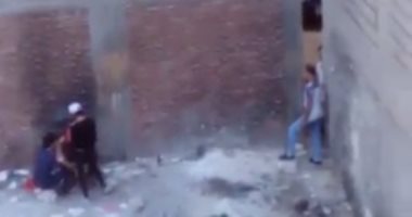 بالفيديو.. قارئ يستغيث: شباب يتعاطون مخدرات بجوار مدرسة فهمى جبر بالإسكندرية