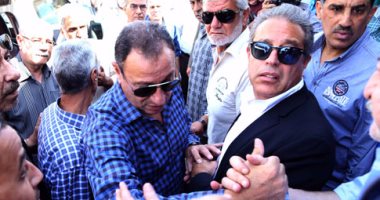 زيزو والكابيتانو وإكرامى  يتقدمون نجوم الكرة فى جنازة شقيقة الخطيب