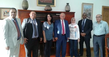 أنور مغيث يطالب الجامعة العربية بتبنى مشروع ترجمة الكتب العلمية والأطفال