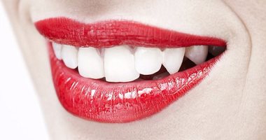 تعرف على أفضل أطعمة لصحة الأسنان.. التفاح والبرتقال أهمها