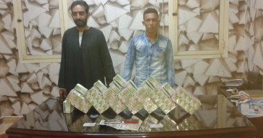 بالفيديو.. ضبط عاملين بحوزتهما 8000 قرص مخدر قبل ترويجها بسوهاج