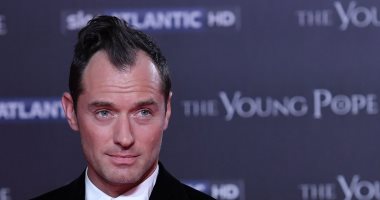 بالصور.. جود لو "جذاب" فى العرض الأول لمسلسل The Young pope