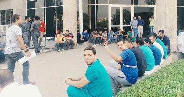 بالصور.. إضراب جزئى بمستشفيات جامعة الفيوم