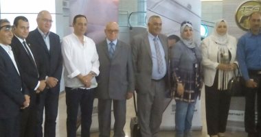 قيادات "مصر للطيران" يستقبلون النواب العائدون من احتفالية "150 عام برلمان"