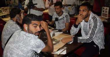 بالصور .. شيكابالا يخطف الأنظار فى مطار القاهرة                         