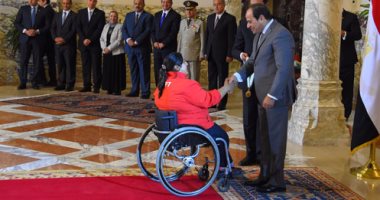 بالصور.. السيسى يمنح الأوسمة لأبطال "ريو" ويؤكد أهمية توجيه طاقات الشباب