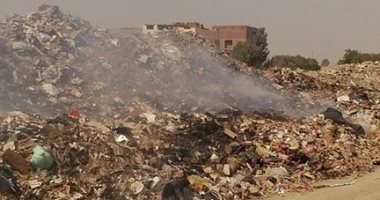 بالصور.. القمامة تحاصر مداخل المعصرة والأدخنة تتسبب في اختناق الأهالى