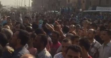 بالفيديو.. أهالى قرية دقادوس يقطعون طريق مصر ـ المنصورة بسبب اختطاف طفلة
