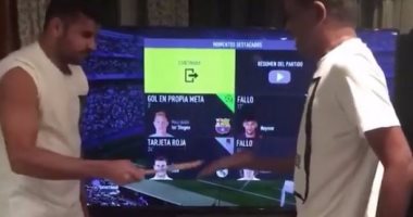 كوستا يعاقب صديقه بعد مباراة فى "فيفا 17" على طريقة لعبة "الشايب"