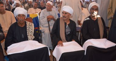 بالصور.. 3 أكفان تنهى خصومة ثأرية بين عائلتى "عطية" و"عثمان " فى سوهاج