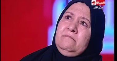والدة الشهيد التى أبكت الرئيس:" السيسى جبر بخاطرى ربنا يجبر بخاطره" 