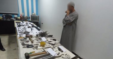 ضبط مساعد شرطة بالمعاش يدير ورشة تصنيع أسلحة نارية بالغربية