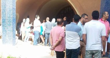 توقف الدراسة بأحد المدارس الخاصة بالقاهرة بسبب طلب المعلمين زيادة أجورهم