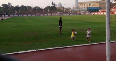 بالصور.. عماد متعب يصطحب تمارا وسيلين فى مران الأهلي
