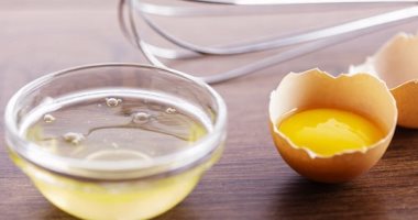 فى اليوم العالمى "للبيض".. ماسكات للبشرة هتغنيكى عن مستحضرات التجميل