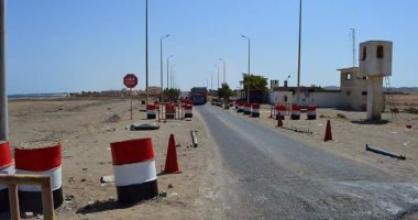 بالصور..تجميل مداخل مدن البحر الأحمر بعلم مصر