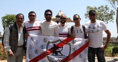 شاهد.. جماهير الزمالك أمام فندق اللاعبين 