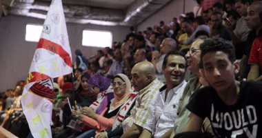 شاهد.. تشجيع جماهير الزمالك داخل الصالة المغطاة