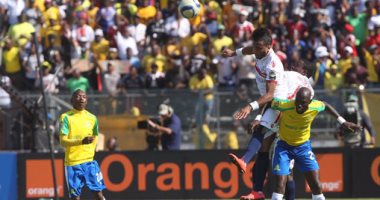 بالفيديو.. صن داونز يهدد مرمى الزمالك بـ"رأسية"