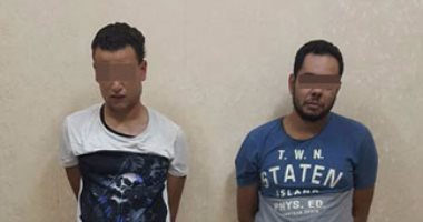 ضبط عاطلين بحوزتهما سيارة مسروقة ومخدرات وبندقية خرطوش بدار السلام