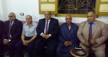 محافظ الدقهلية يقدم واجب العزاء لأسرة شهيد سيناء