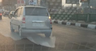 قارئ يرصد سيارة بدون لوحات معدنية بالطريق الدائرى