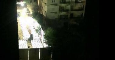 صفحة "امسك مخالفة" تنشر صورة لفرح يقطع الطريق بحى الهرم