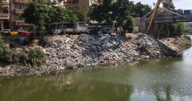 بالفيديو والصور.​. قمامة وحيوانات نافقة بجانب ترعة المحمودية شرق الإسكندرية
