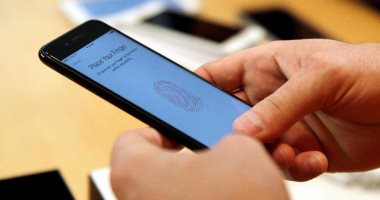 "أبل" تطور ميزة بصمة الإصبع لتتماشى مع آيفون المقبل