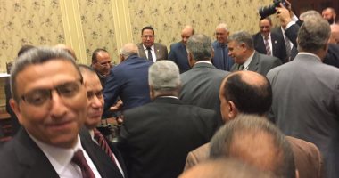 بالصور.. على عبد العال يتابع انتخابات اللجان النوعية بمجلس النواب