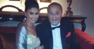 مى سليم تنشر صورتها مع الساحر محمود عبد العزيز: "ربنا يشفيك يا أبويا"