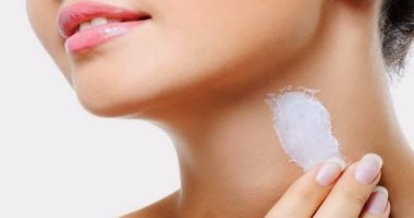 5 وصفات طبيعية للتخلص من اسمرار الرقبة.. الموز وزيت الزيتون أهمها