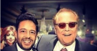 محمد حماقى ينشر صورته مع "الساحر": "ربنا يشفيك يا أستاذ محمود"