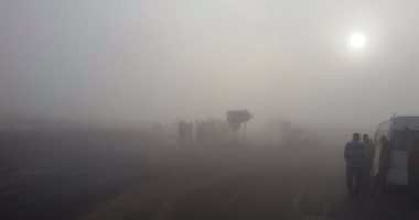بالصور.. قارئ يحذر من شبورة كثيفة على طريق العين السخنة