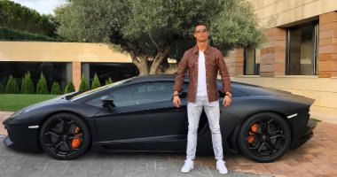 صورة رونالدو مع الـ" لامبورجينى" تجلب السخرية على صاروخ ماديرا