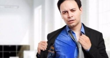 أضرار التعرق المفرط على البشرة والشعر 